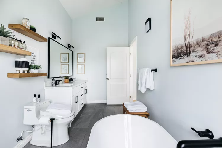 234797974w bathroom_pic